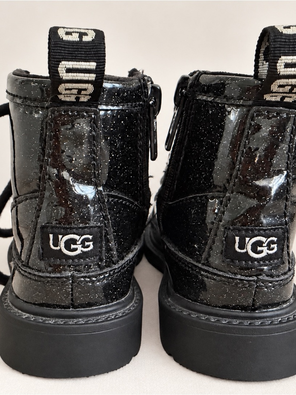 UGG - Picture 4 of 7